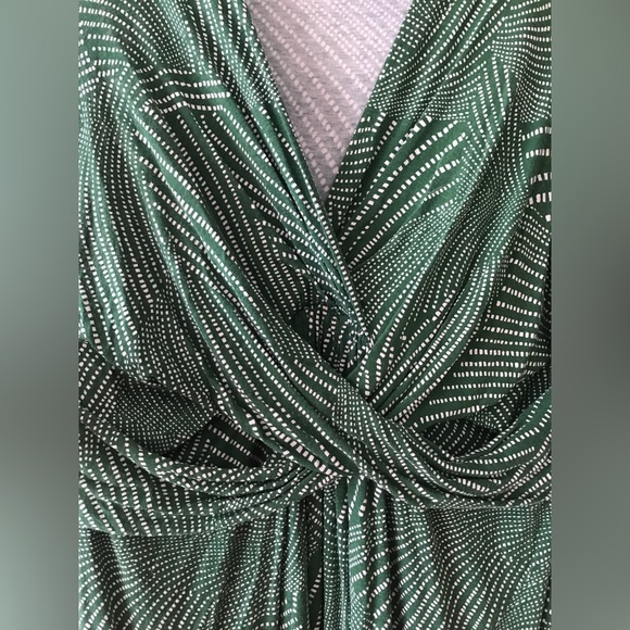 Seraphine size US 10 maternity, nursing dress in EUC, Green with white pattern. - Picture 7 of 7